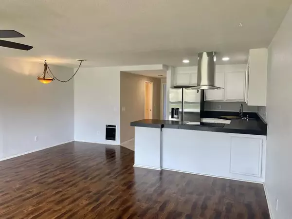 Carlsbad, CA 92009,2507 Navarra Drive #202