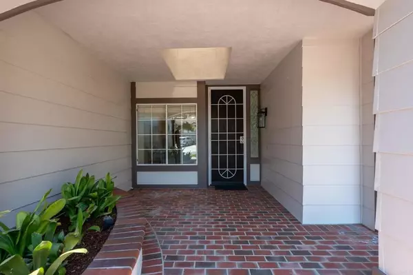 Escondido, CA 92029,1337 Oak View Way