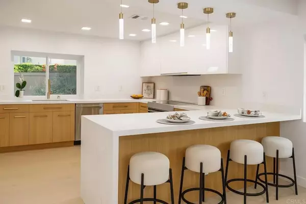 Encinitas, CA 92024,407 Via Ultimo