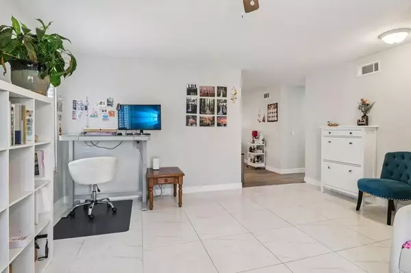 Escondido, CA 92027,1402 E Lincoln Ave