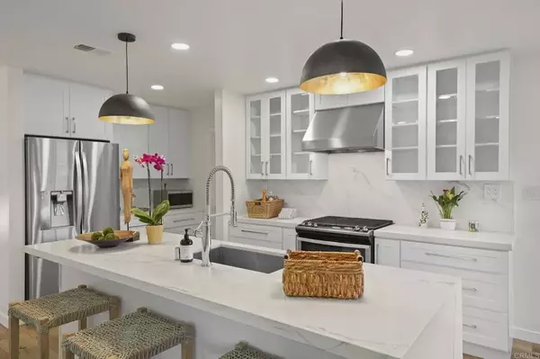 Encinitas, CA 92024,742 Snapdragon Street