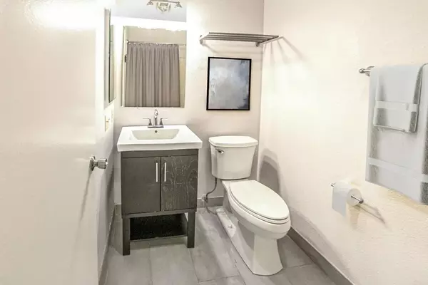 San Diego, CA 92104,3760 Florida