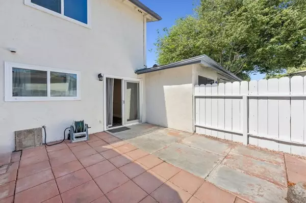 Oceanside, CA 92056,3423 Del Este Way