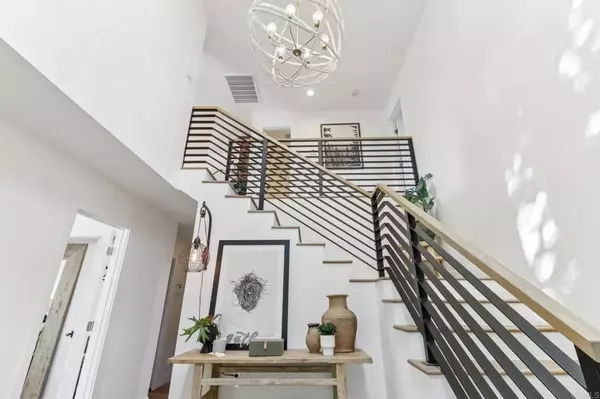 Carlsbad, CA 92009,2411 Sacada Circle