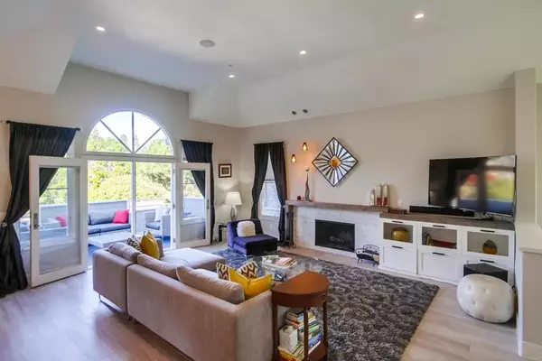 Solana Beach, CA 92075,864 Del Mar Downs Rd