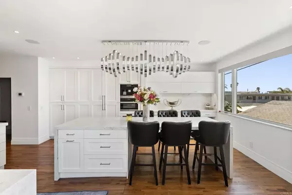 La Jolla, CA 92037,336 Gravilla St