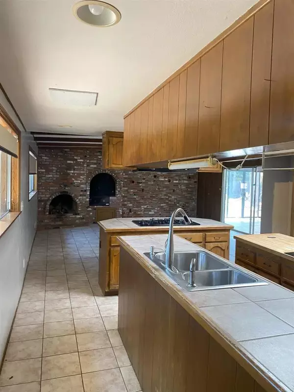 Vista, CA 92081,1029 Poinsettia Ave.