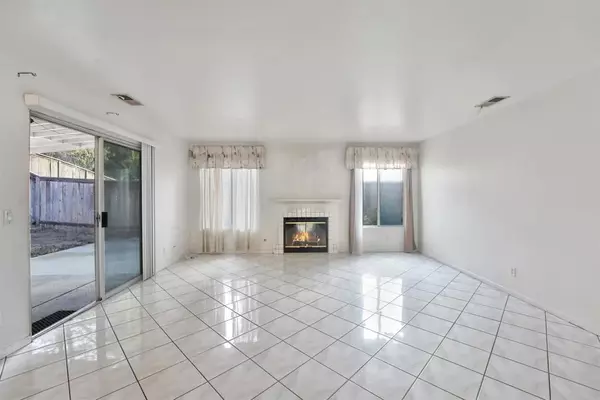 Escondido, CA 92026,1907 Centennial Way