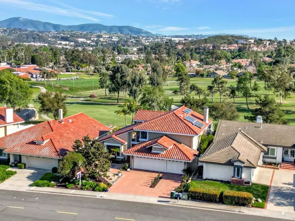 Vista, CA 92081,1211 Countrywood Lane