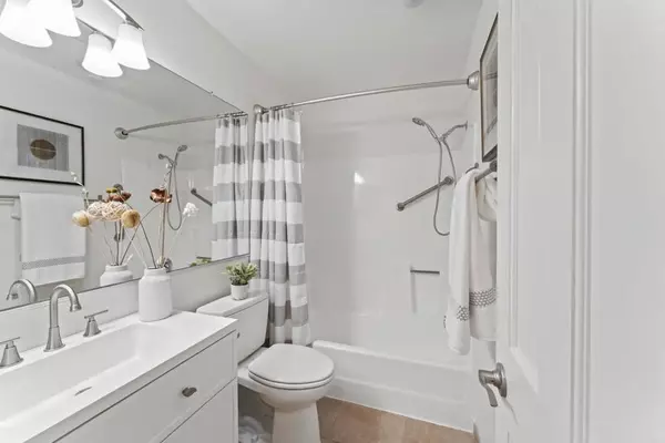 San Diego, CA 92122,6330 Genesee Ave #220