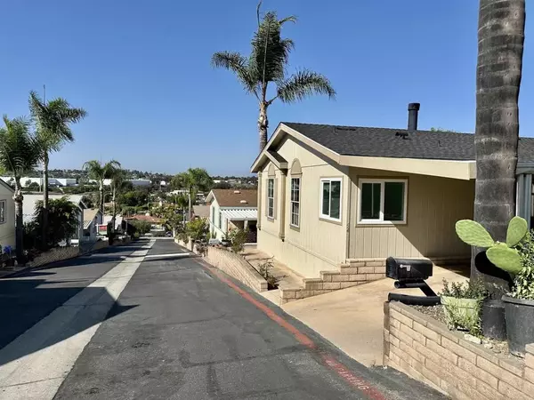 Vista, CA 92083,1333 Olive #54