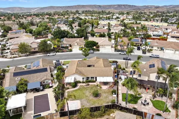 Oceanside, CA 92057,27 Avenida Descanso