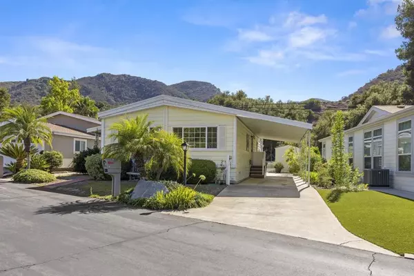 8975 Lawrence Welk #2, Escondido, CA 92026