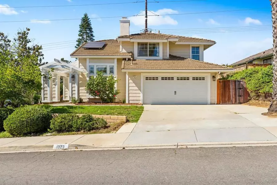1323 Greenway Rise, Escondido, CA 92027