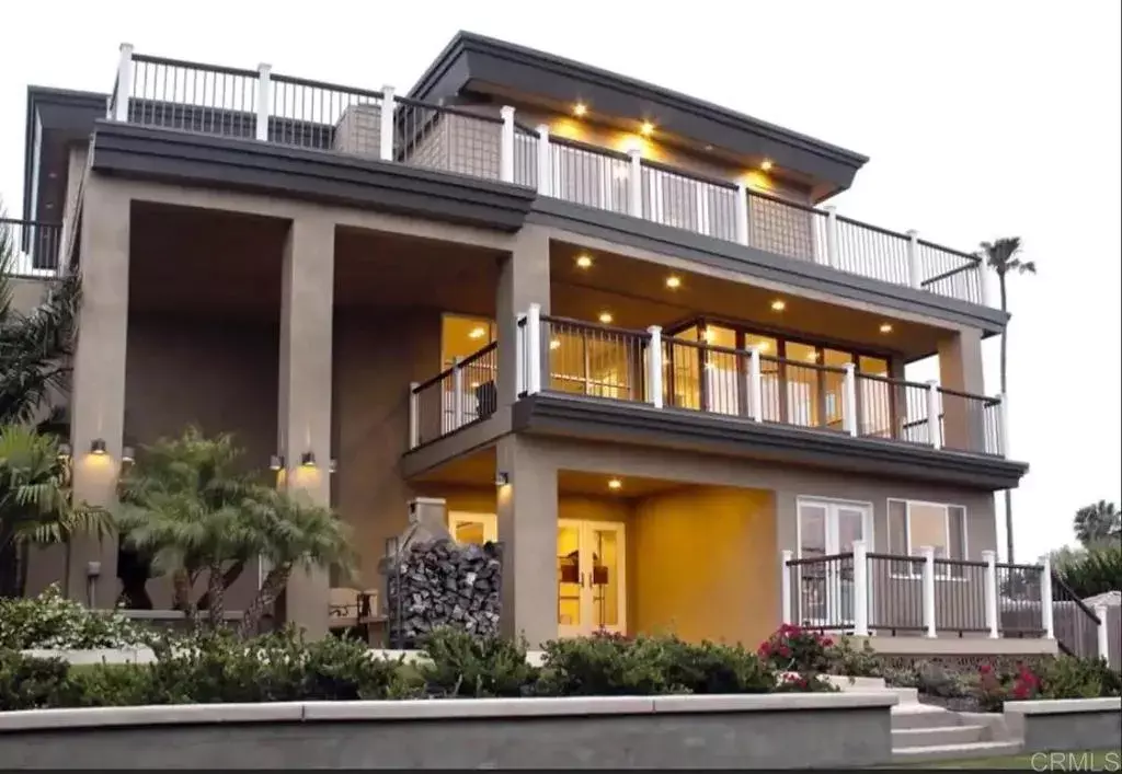 San Diego, CA 92106,2812 Poinsettia Drive