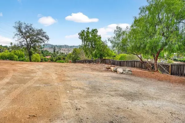Escondido, CA 92025,2147 Sunset