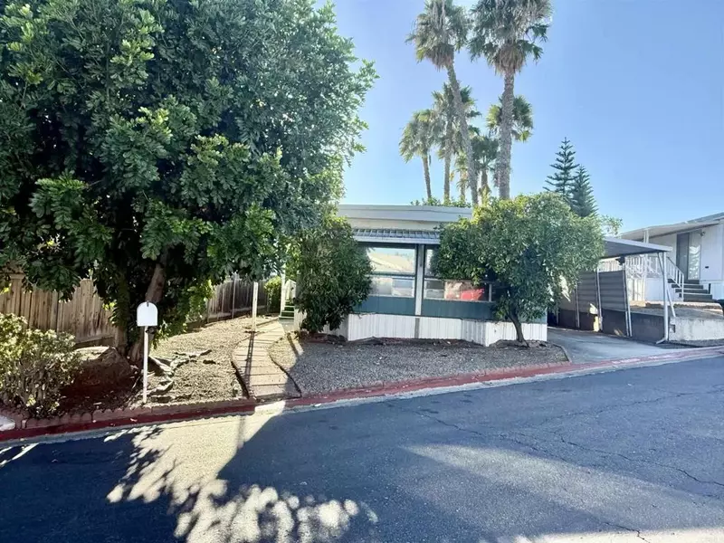 1380 Oak Hill Drive #SPC 22, Escondido, CA 92027
