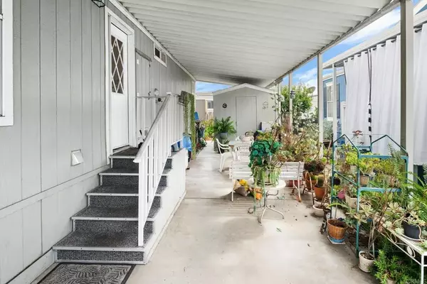 Vista, CA 92084,1010 E Bobier #89