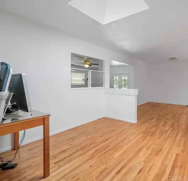 Escondido, CA 92027,2033 Lee Dr