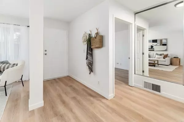 Del Mar, CA 92014,13754 Mango Drive #111