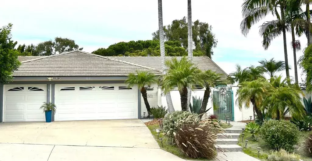 747 Santa Victoria, Solana Beach, CA 92075
