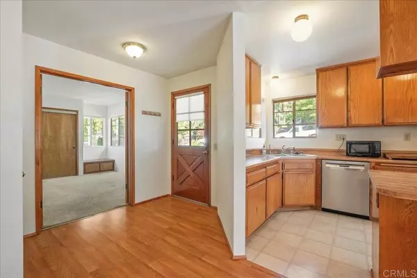 Fallbrook, CA 92028,985 N Main Avenue