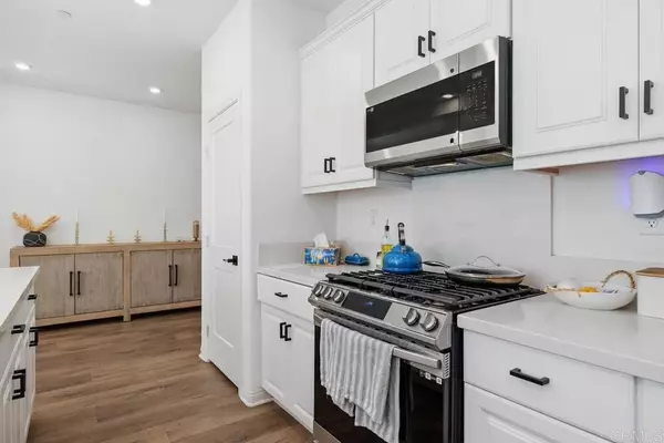 Oceanside, CA 92056,1711 Silverberry Way