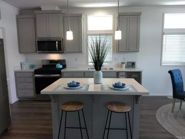 Vista, CA 92083,718 SYCAMORE #195