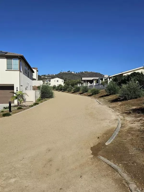 Escondido, CA 92026,1915 Halley Court