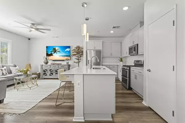 Fallbrook, CA 92028,323 CITRINE TRAIL