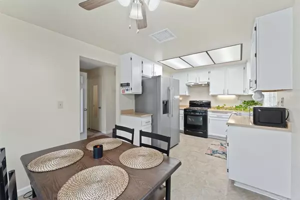 Escondido, CA 92025,472 DEVONSHIRE GLN