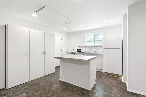 Encinitas, CA 92024,835 Dewitt Avenue #B