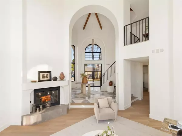 Carlsbad, CA 92009,3010 Cadencia Street