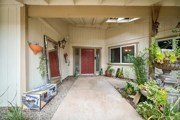 Fallbrook, CA 92028,2719 Via Del Robles