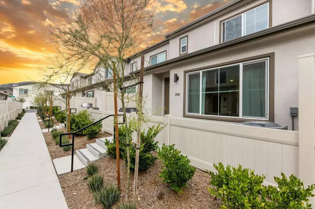 Fallbrook, CA 92028,319 MINNEOLA PLACE