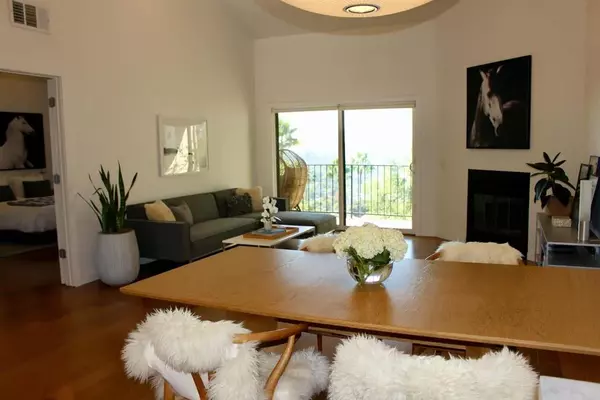 Carlsbad, CA 92009,7323 Calle Luna