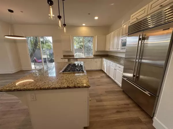 Encinitas, CA 92024,845 Stratford