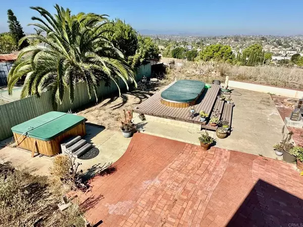 Vista, CA 92081,880 Crest View Rd