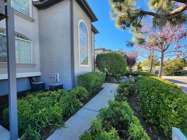 La Jolla, CA 92037,8597 Via Mallorca #F