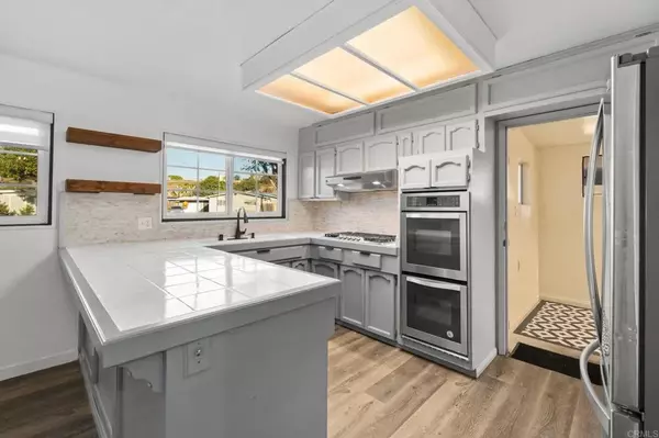 San Diego, CA 92117,4667 Chateau Place