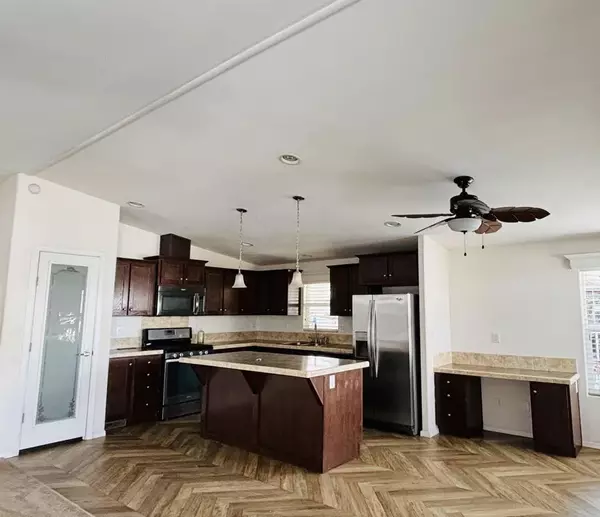 Vista, CA 92084,1010 E Bobier #137