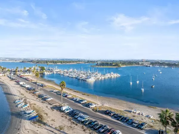 San Diego, CA 92109,3526 Bayside Walk #1