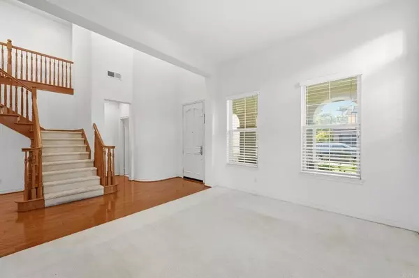 Carlsbad, CA 92009,8010 Calle Pinon