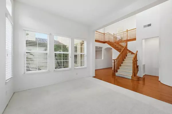 Carlsbad, CA 92009,8010 Calle Pinon