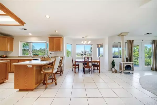 Ramona, CA 92065,16996 Archie Moore Ring