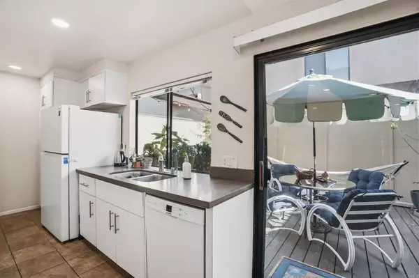 La Jolla, CA 92037,8435 Via Mallorca #92