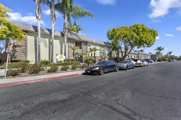 San Diego, CA 92117,6602 Beadnell Way #26