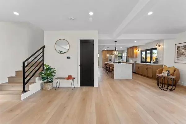 La Jolla, CA 92037,5777 Desert View Drive