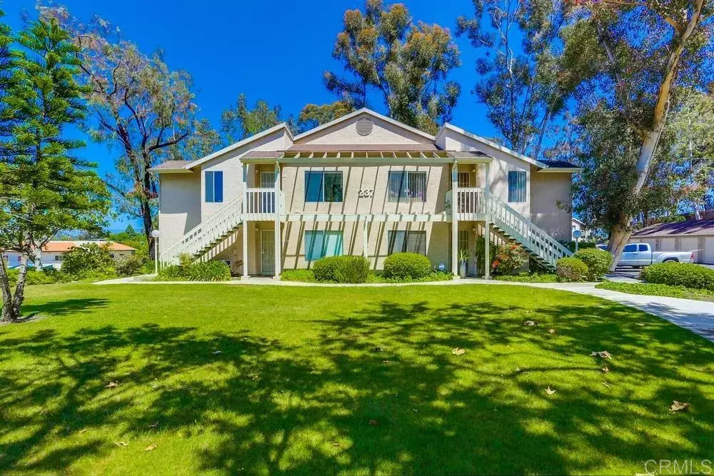 Vista, CA 92083,237 Diamond Way #201