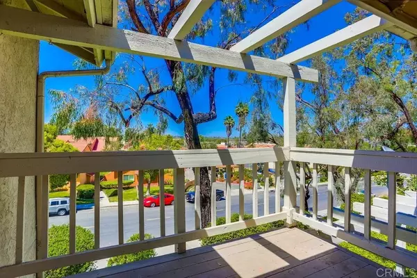 Vista, CA 92083,237 Diamond Way #201